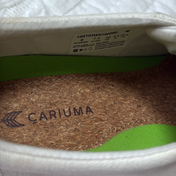 Cariuma Off White Canvas Sneakers 9 Women / 7.5 Men - Picture 6 of 12
